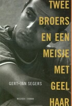 twee-broers-en-meisje-met-geel-haar-pod